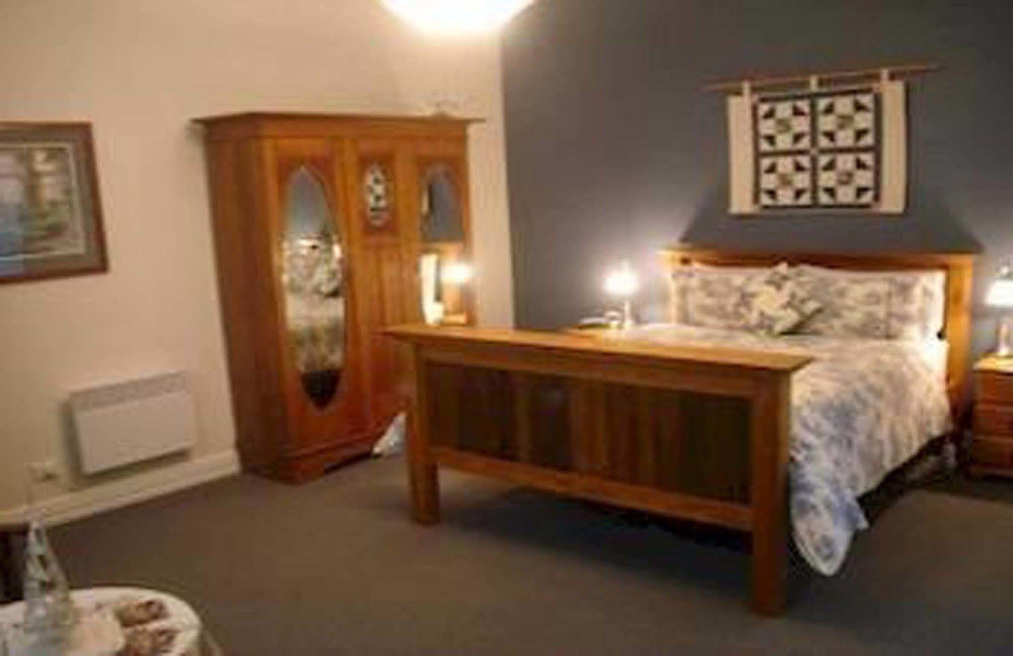 Walton House Bed & Breakfast ฮิวอันวิลล์ ภายนอก รูปภาพ