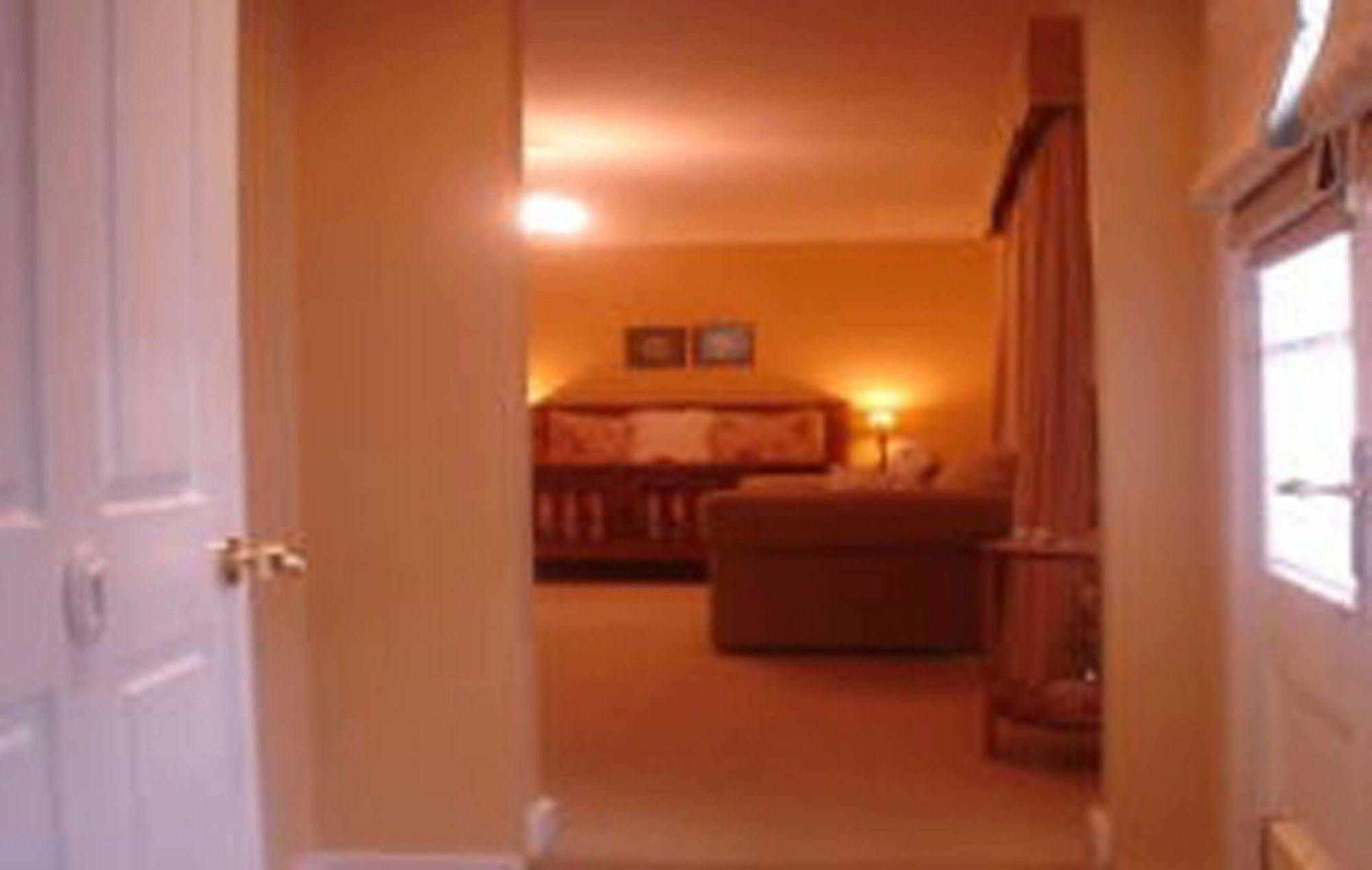 Walton House Bed & Breakfast ฮิวอันวิลล์ ภายนอก รูปภาพ