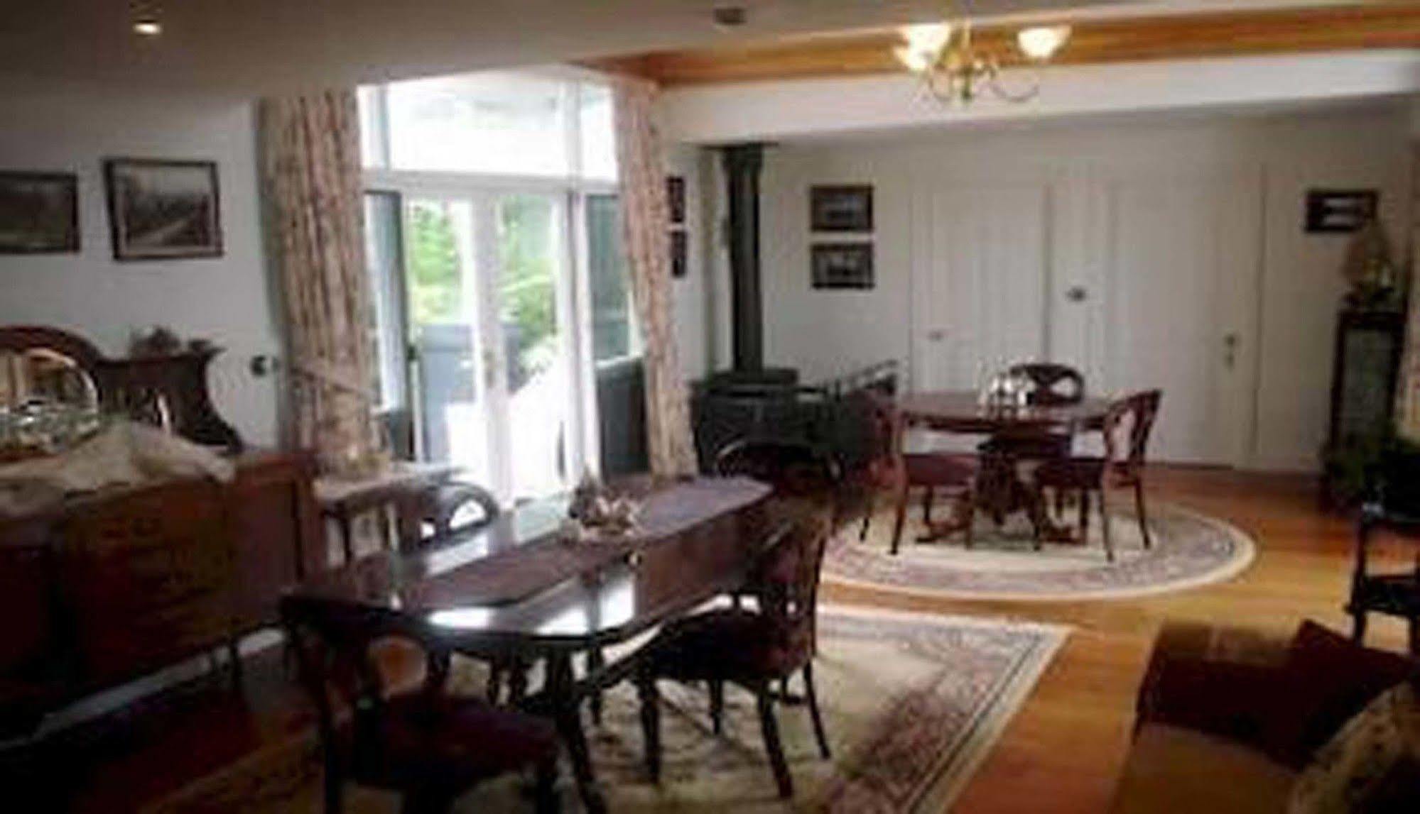 Walton House Bed & Breakfast ฮิวอันวิลล์ ภายนอก รูปภาพ