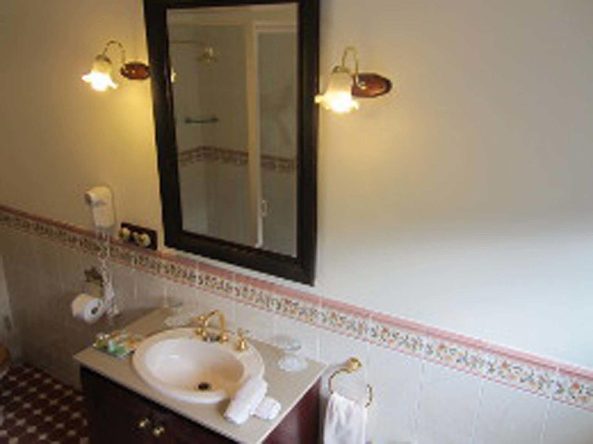Walton House Bed & Breakfast ฮิวอันวิลล์ ภายนอก รูปภาพ