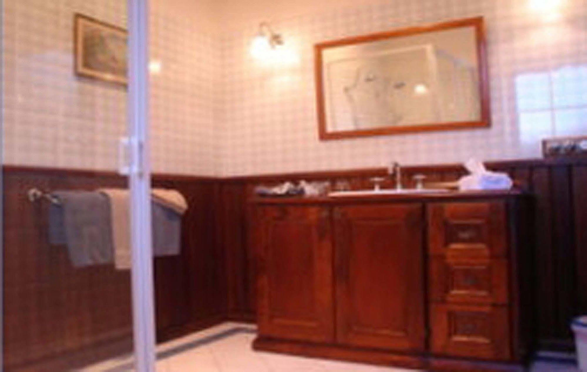 Walton House Bed & Breakfast ฮิวอันวิลล์ ภายนอก รูปภาพ