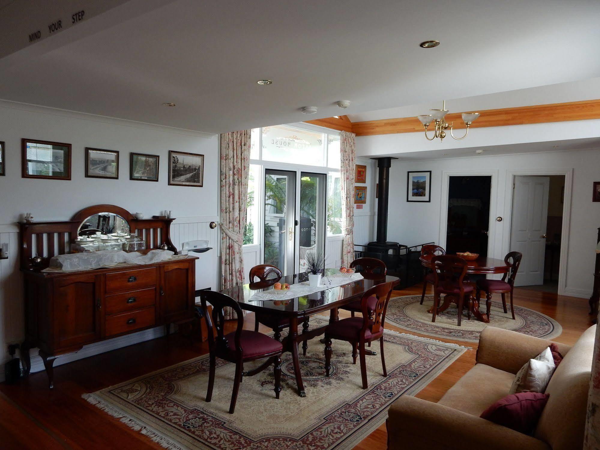Walton House Bed & Breakfast ฮิวอันวิลล์ ภายนอก รูปภาพ