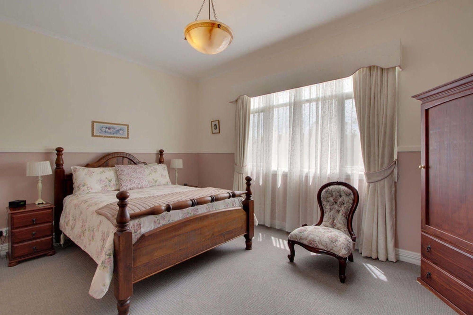 Walton House Bed & Breakfast ฮิวอันวิลล์ ภายนอก รูปภาพ