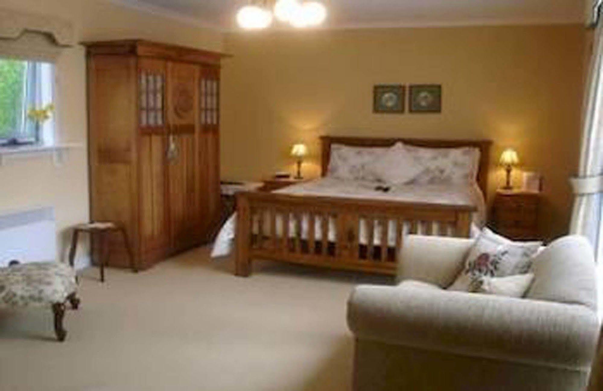Walton House Bed & Breakfast ฮิวอันวิลล์ ภายนอก รูปภาพ