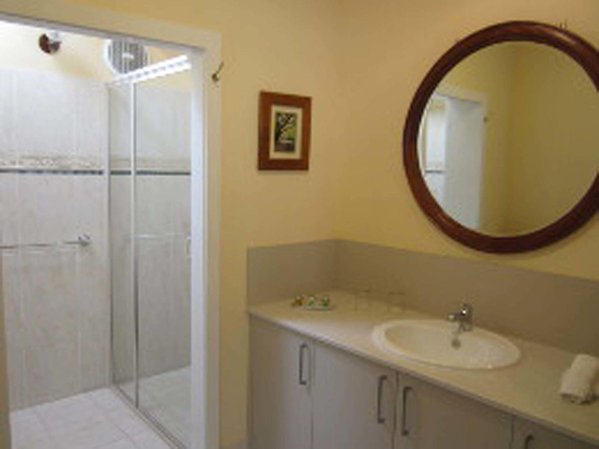 Walton House Bed & Breakfast ฮิวอันวิลล์ ภายนอก รูปภาพ