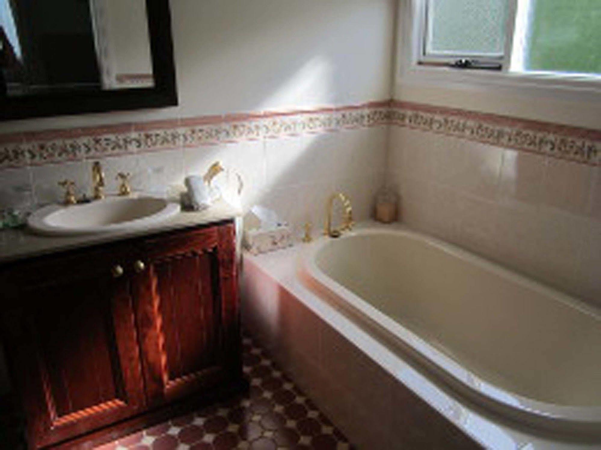 Walton House Bed & Breakfast ฮิวอันวิลล์ ภายนอก รูปภาพ